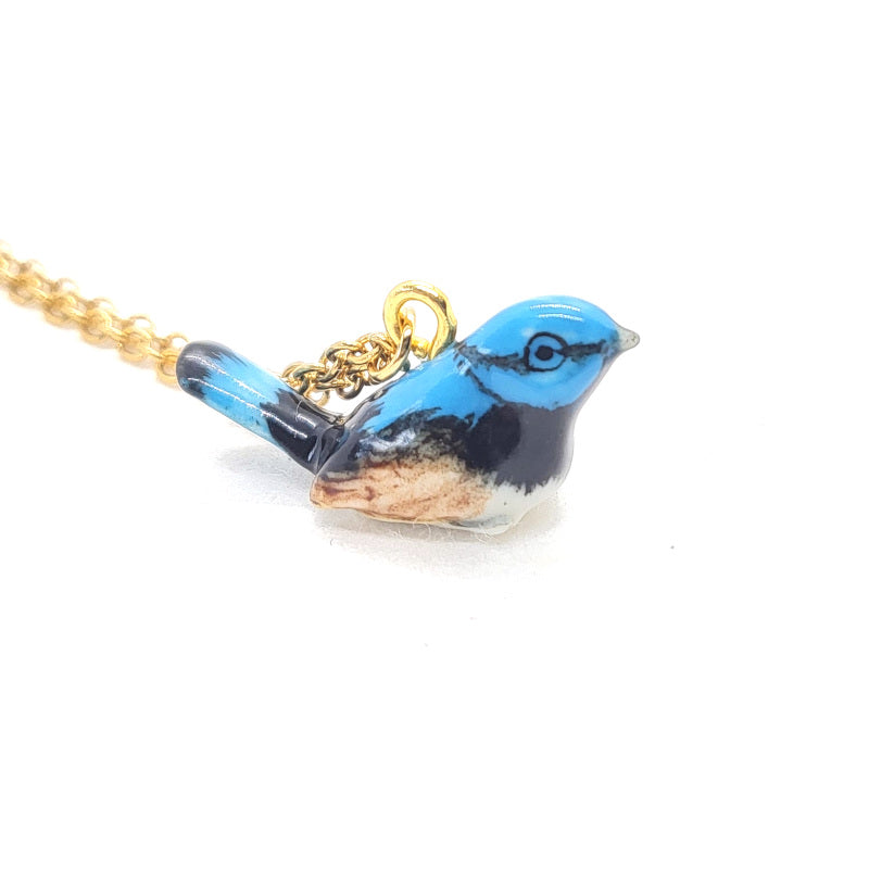 If you love songbirds, this beautiful Fairy-wren necklace is perfect for you! Or get it as a gift for a bird enthusiast! Comes with a stainless steel or an 18K gold-plated cable chain. Fairy-wren pendant is 11mm tall, 28mm long.